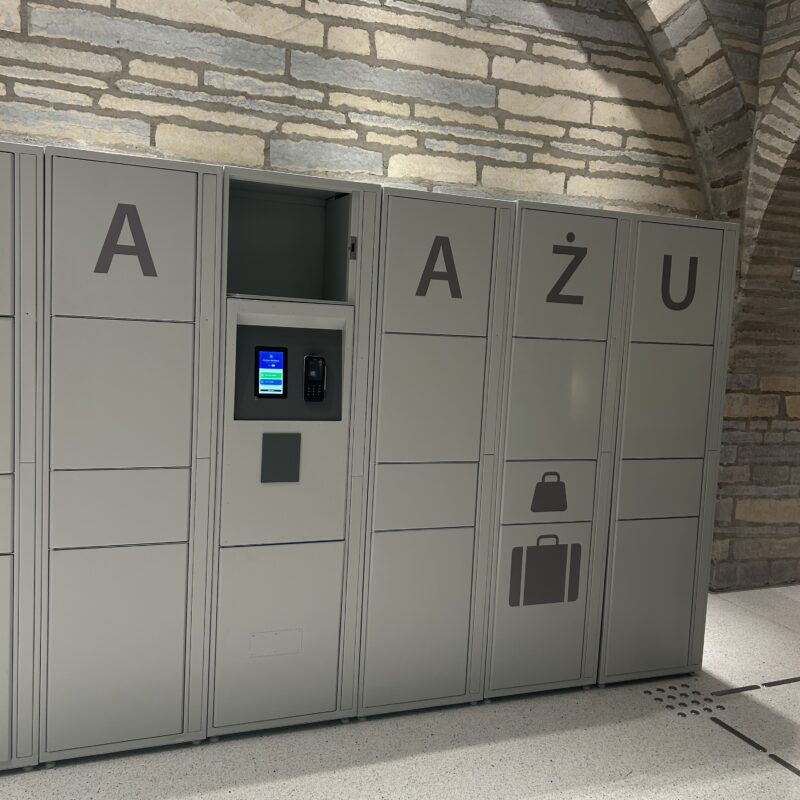 Iseteeninduslikud rendikapid elektroonilise makse- ja avamissüsteemiga avalikus ruumis